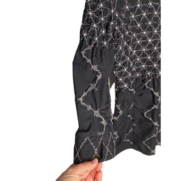 Samuel Dong Button Down Embroidered Top Size Medium Black White Smocked Bust - Picture 4 of 9